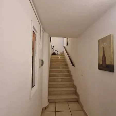 Casa En Calle Lugano Nyaraló