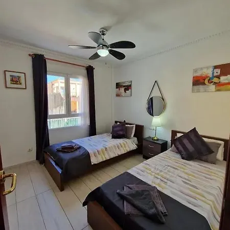 Nyaraló Casa En Calle Lugano Arona