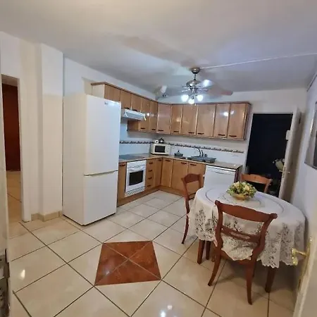 Nyaraló Casa En Calle Lugano Arona