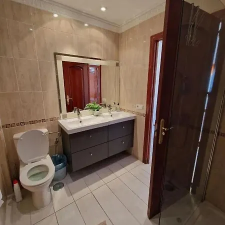 Casa En Calle Lugano Nyaraló *