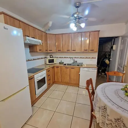 Nyaraló Casa En Calle Lugano Arona