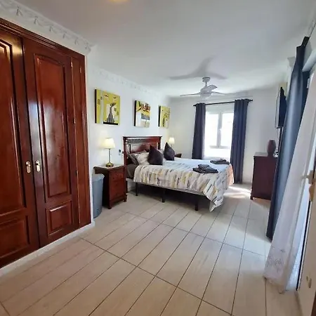 Nyaraló Casa En Calle Lugano Arona