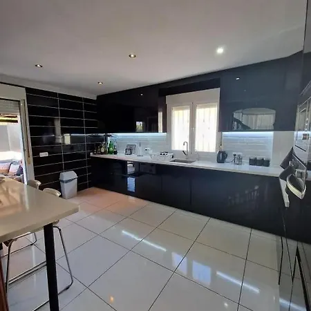 Casa En Calle Lugano Ferienhaus